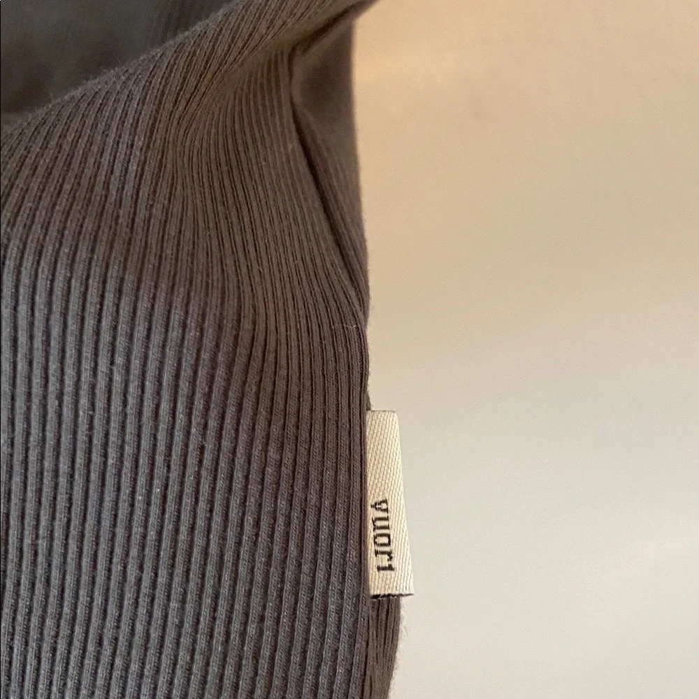 Vuori Green Pose Scoop Back Tee - Picture 6 of 7